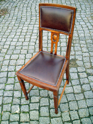 Stühle restauriert